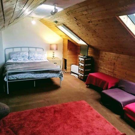 Cozy Loft In Bushey, 20 Mins By Train To Euston London Apartment Bagian luar foto