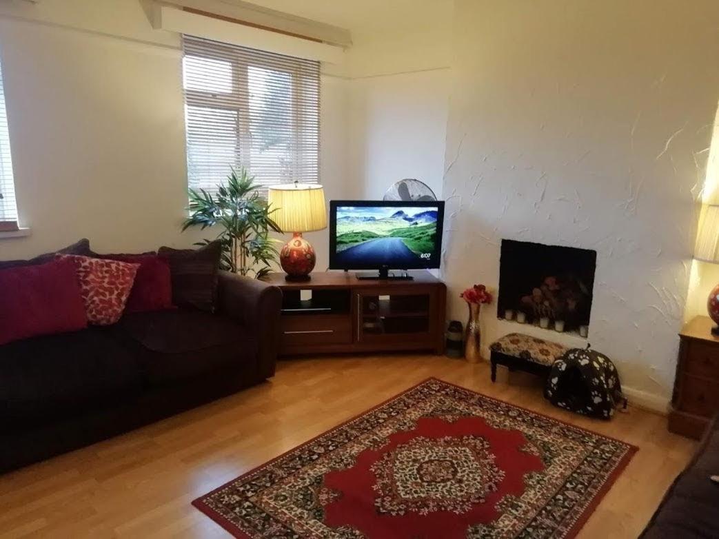 Cozy Loft In Bushey, 20 Mins By Train To Euston London Apartment Bagian luar foto