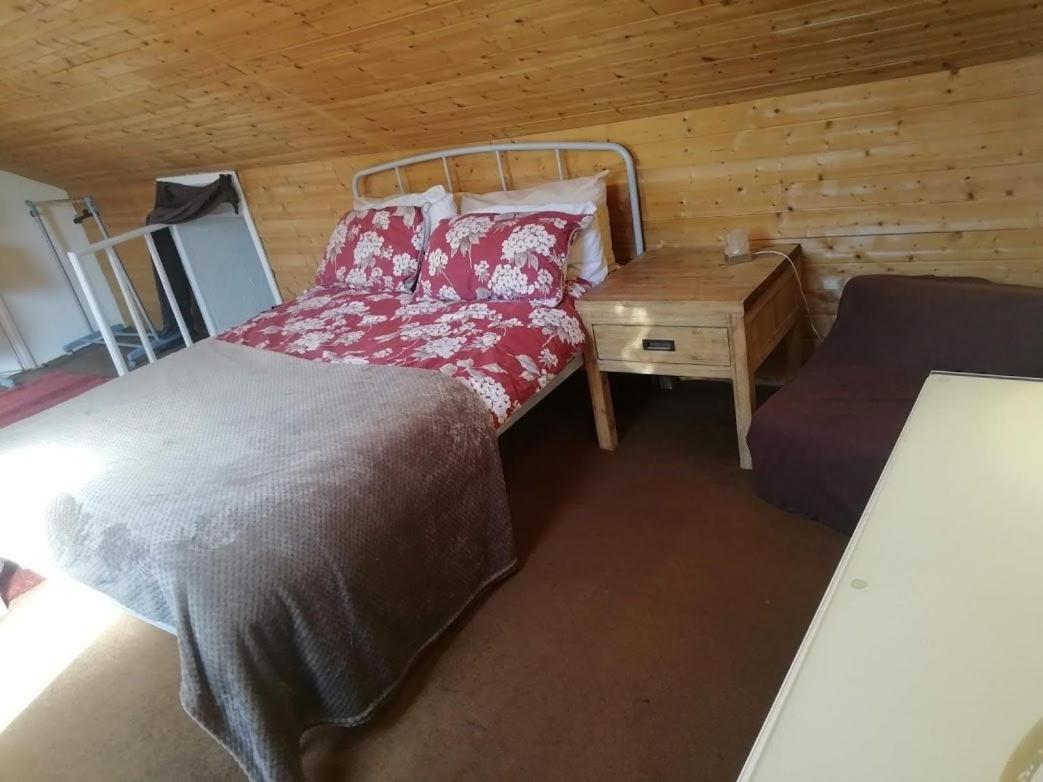 Cozy Loft In Bushey, 20 Mins By Train To Euston London Apartment Bagian luar foto
