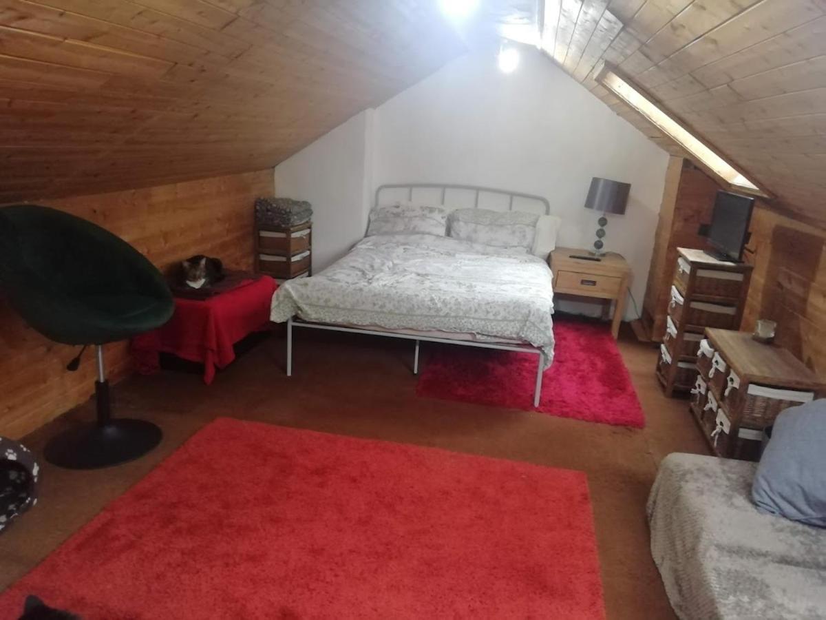 Cozy Loft In Bushey, 20 Mins By Train To Euston London Apartment Bagian luar foto